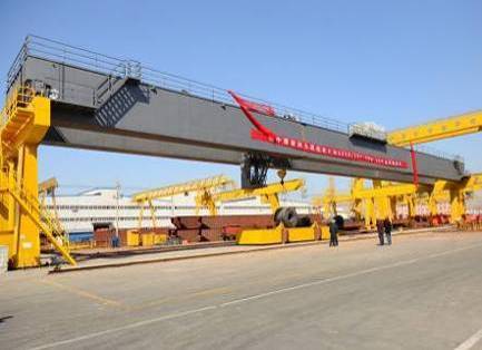 中核工業(yè)70m跨度起重機(jī)